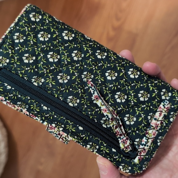 Vera Bradley Floral Green Red Misteltoe Quilted Women's Wallet - Picture 6 of 6